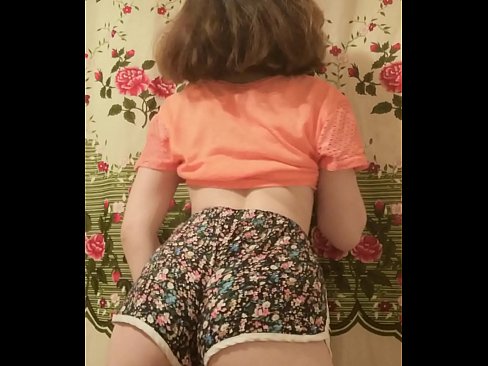❤️ Una ghjovana sexy si spoglia i pantaloncini davanti à a camera ❤️❌ Porno à porn co.appassistance.ru ❤
